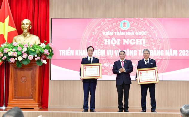 Khen thưởng nhiều tập thể, cá nhân của Kiểm toán nhà nước có thành tích xuất sắc